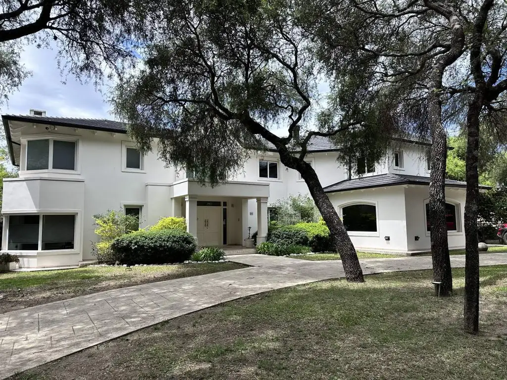 Casa de categoría en venta en El Bosque - Cuatro dormitorios