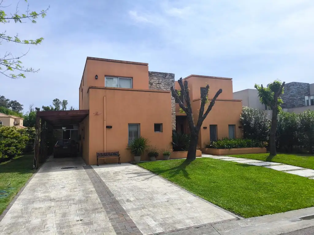 CASA EN VENTA LA RESERVA