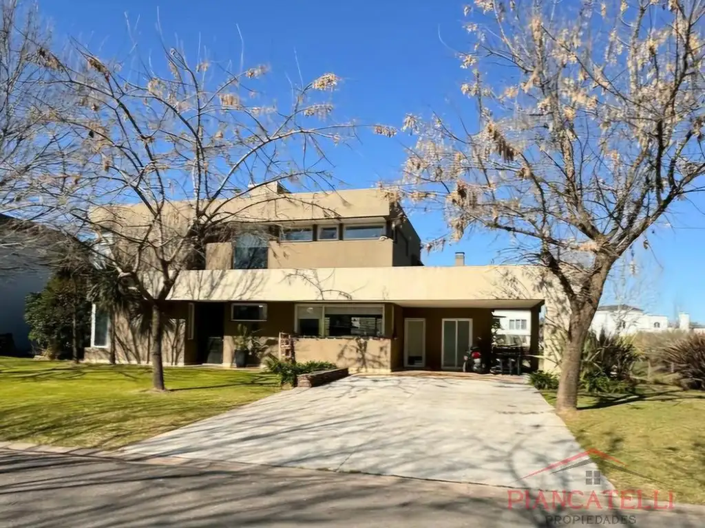 VENTA DE CASA EN TERRAVISTA CON VISTA A LA LAGUNA