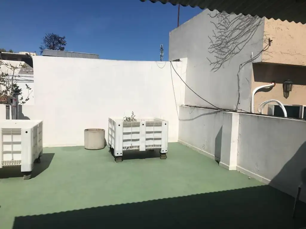 Excelente PH en venta de cuatro ambientes en Villa Crespo con terraza