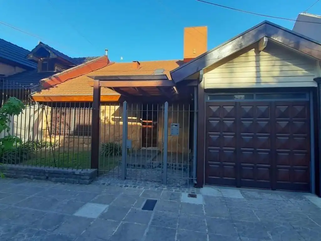 Casa  en Venta ubicado en Castelar, Morón, G.B.A. Zona Oeste - AMA0161_LP545283_1