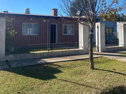 Casa en venta - 3 Dormitorios 2 Baños - 324Mts2 - Villa Ramallo