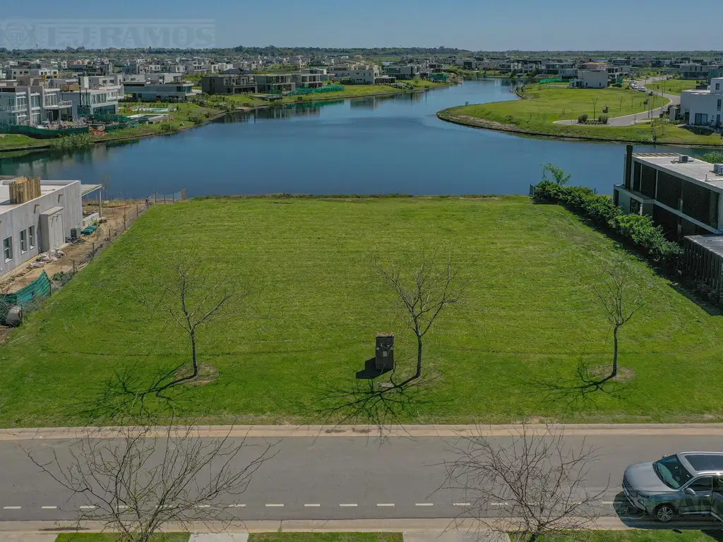 Terreno al lago en venta en el Barrio Marinas, Puertos / Escobar