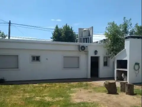 Casa en venta - 3 dormitorios 1 baño 3 cocheras - 330mts2 - Lincoln