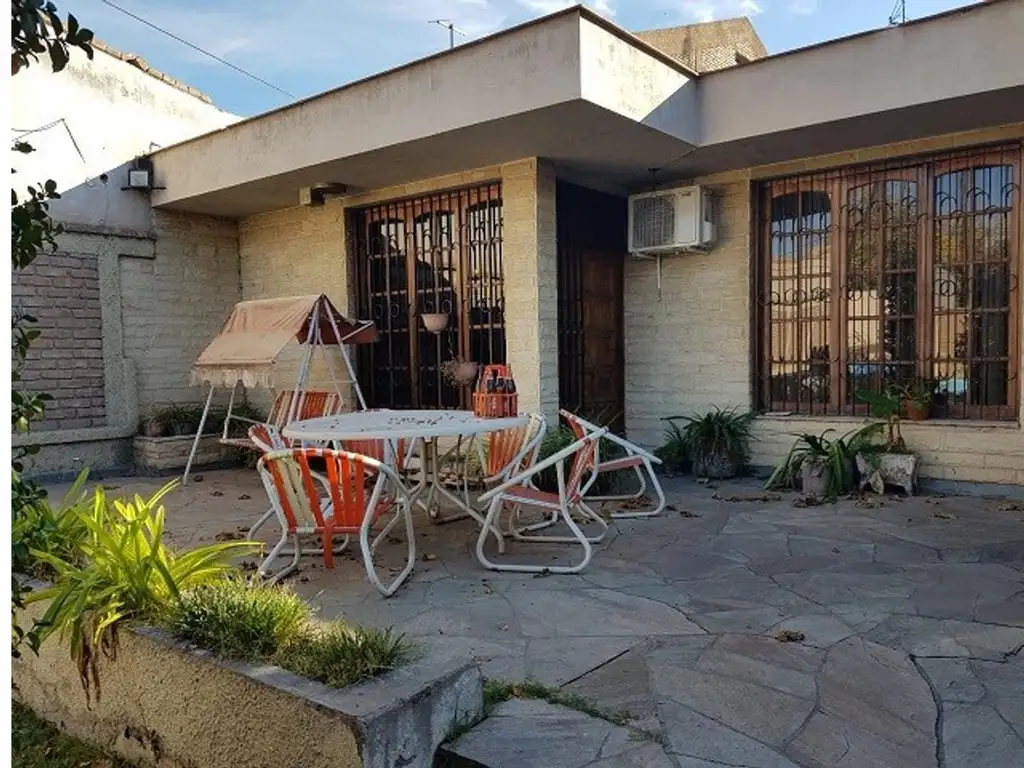 CASA EN DORREGO DE 4 HABITACIONES - BAÑOS EN SUITE - PILETA