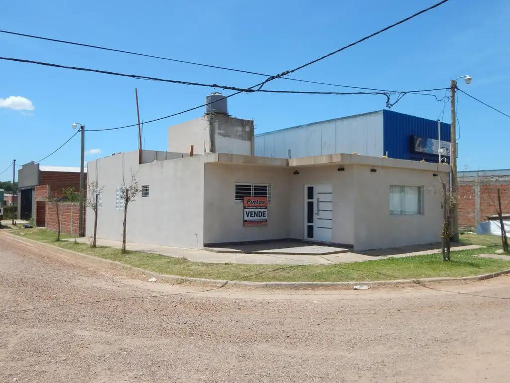 Casa sobre calle Entre Rios. 2 dormitorios. SAN JOSE. ENTRE RIOS.