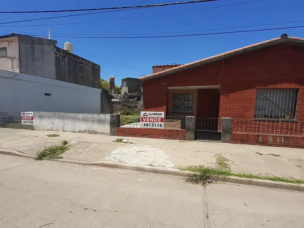 Casa | 2 Dormitorios | Cochera | Gran lote | Capitán Bermúdez | Barrio Villa Cassini