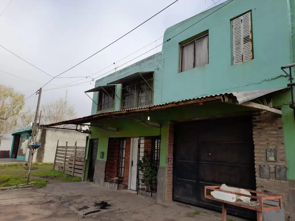 Casa en venta - 4 Dormitorios 3 Baños - 216Mts2 - Melchor Romero, La Plata