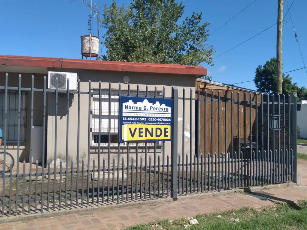 Oportunidad...  RETASADA Venta en Block Casa 2 Amb.+ Cochera y Depto. 3 Amb.+ Cochera + Parque