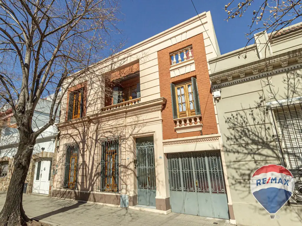 VENTA CASA 6 AMBIENTES VELEZ SARSFIELD COCHERA