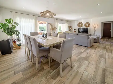 Venta casa de 4 ambientes con dependencia en Haras Santa Maria Escobar