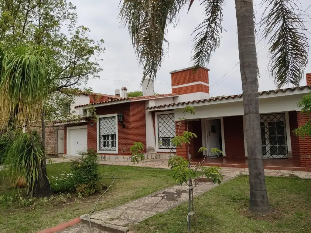 Casa en Venta B° Cerro de las Rosas 3 Dorm / Dep Servicio