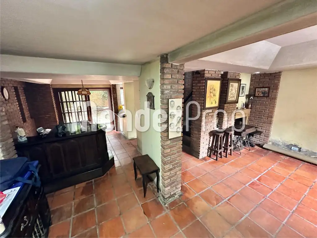 Venta casa a refaccionar en muy buena zona de Avellaneda