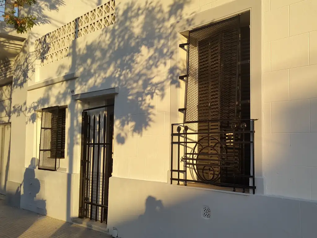 Casa en venta en Parque Chacabuco  A Refaccionar