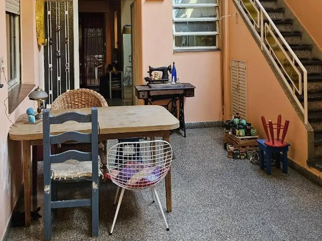 VENTA CASA A REFACCIONAR 4 AMBIENTES FLORESTA