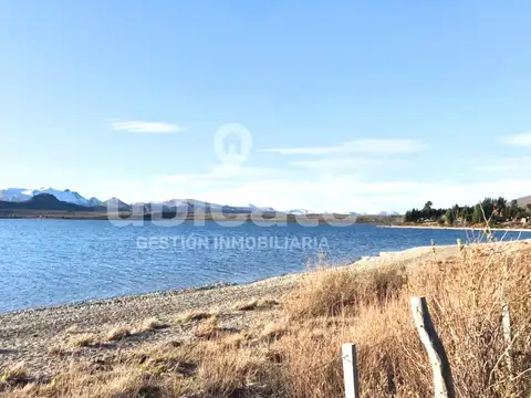 Terreno sobre costa de lago Nahuel Huapi