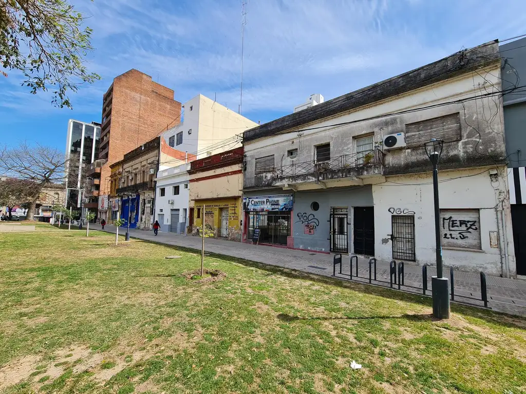 FRENTE A PLAZA DEL SOLDADO 14 METROS DE FRENTE y TERRENO 334 M2