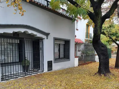 HERMOSA CASA 4 AMB 3 BAÑOS PATIO Y PISCINA