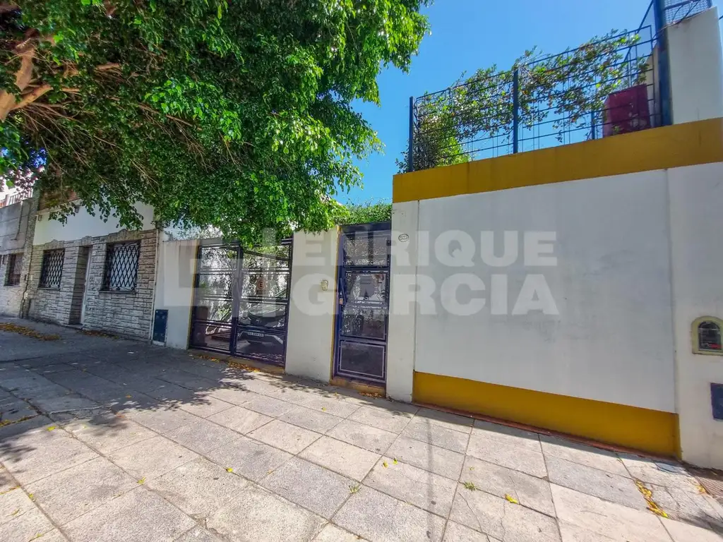 VENTA CASA EN LOTE PROPIO 6 AMBIENTES QUINCHO JARDIN GARAGE