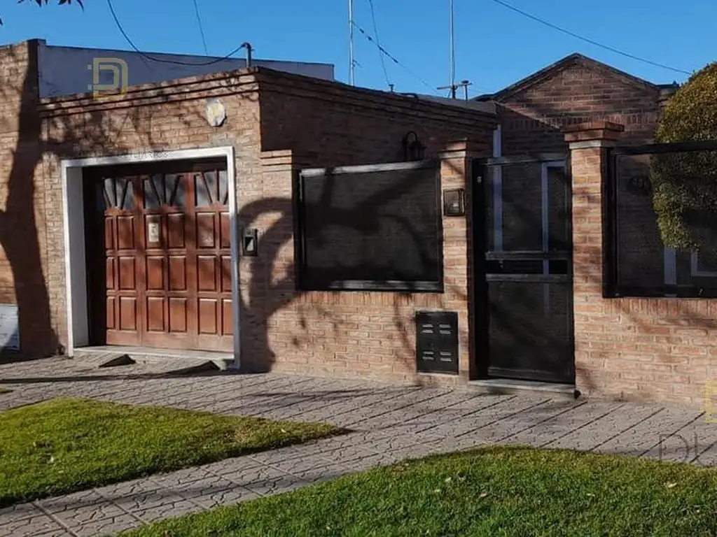 VENTA CASA 2 DORMITORIOS EN VILLA DIEGO AL 400