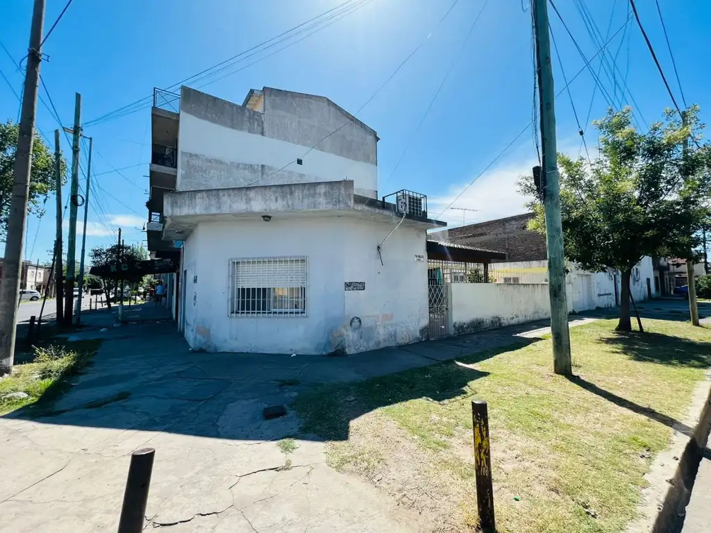 Casa - Venta - Argentina, Lanus - VICTOR HUGO 1200