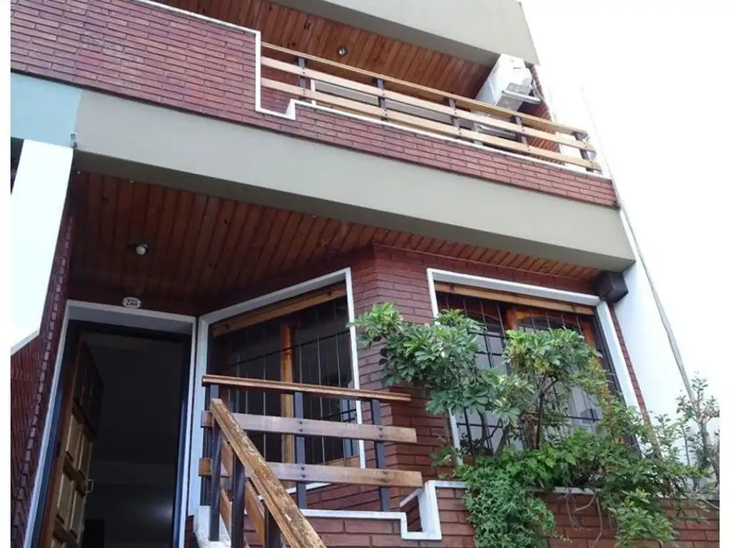 Hermoso Triplex En Parque Chacabuco. Excelente Ubicacion!