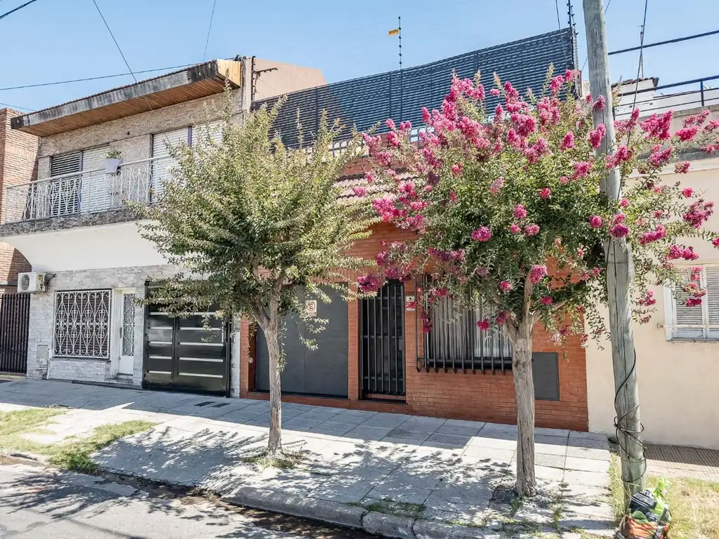 Venta Casa 4 amb. con Garage y Terraza Propia