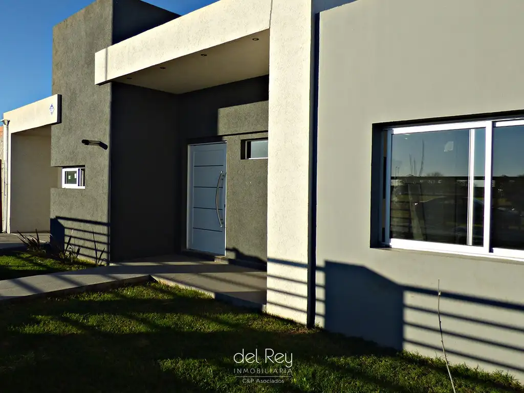 del Rey Inmobiliaria: Barrio Don Mateo, 178 m2 cubiertos, pileta. - Foto 0