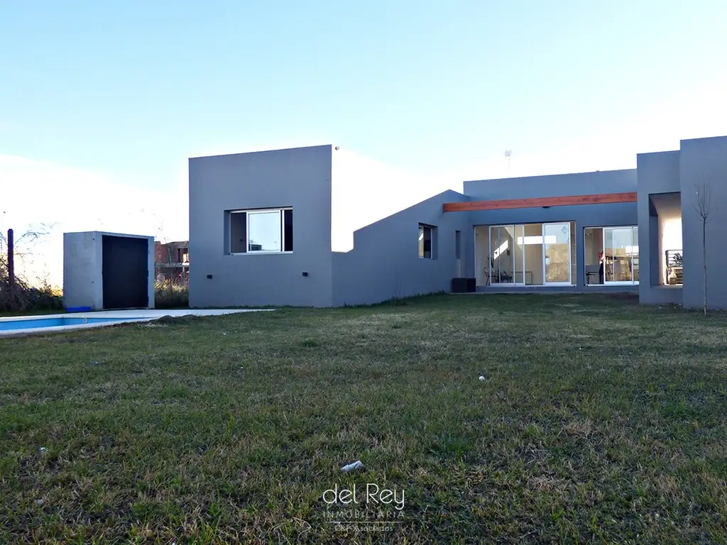 Casa en Alquiler con cochera