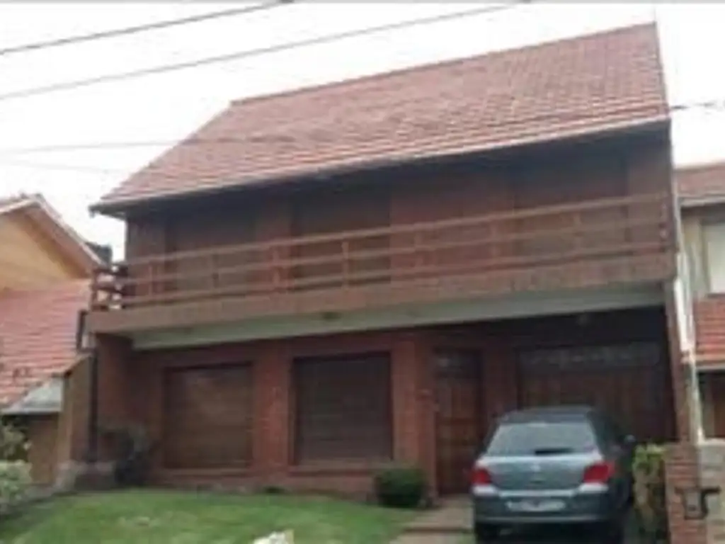 CHALET EN 2 PLTAS.(Bº CONSTITUCION, SECTOR EL BOSQUE "C/ENCA