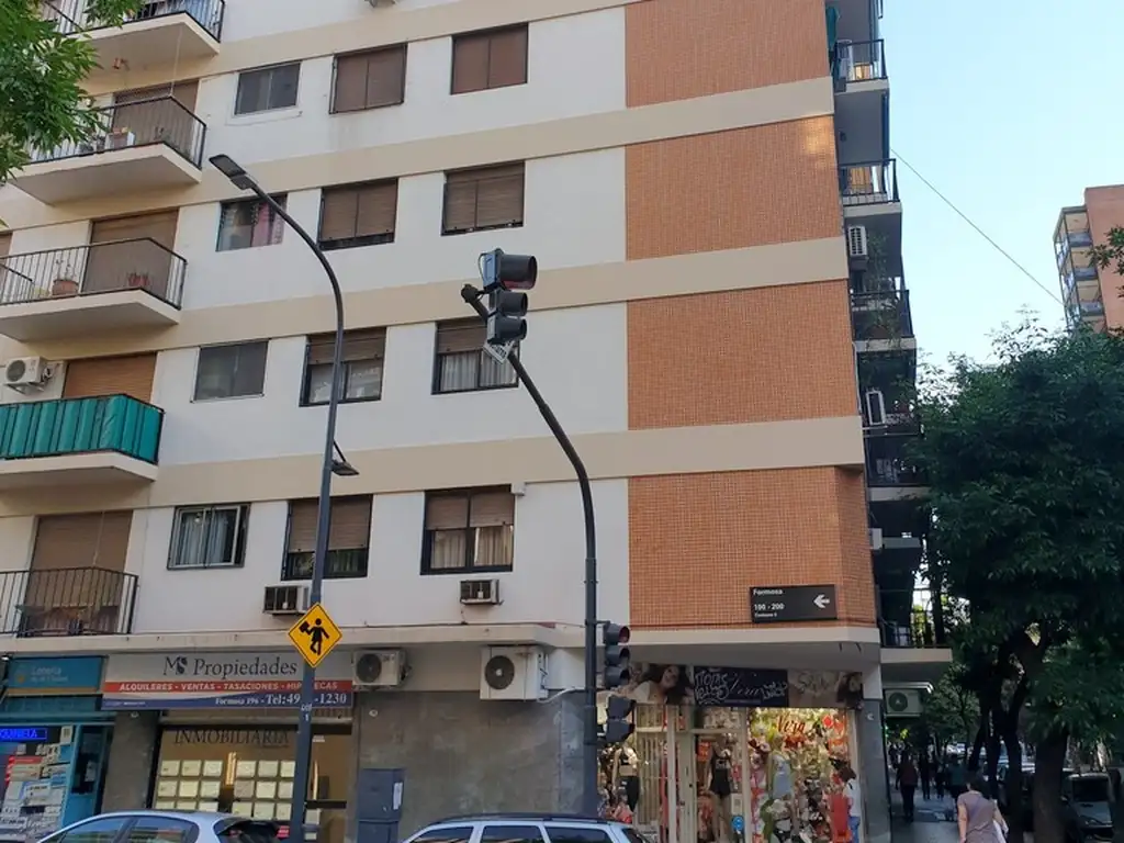 a mts PARQUE RIVADAVIA 3 amb de 83 m2 COCINA  y COMEDOR DIARIO, BALCON AL FRENTE  y BAULERA