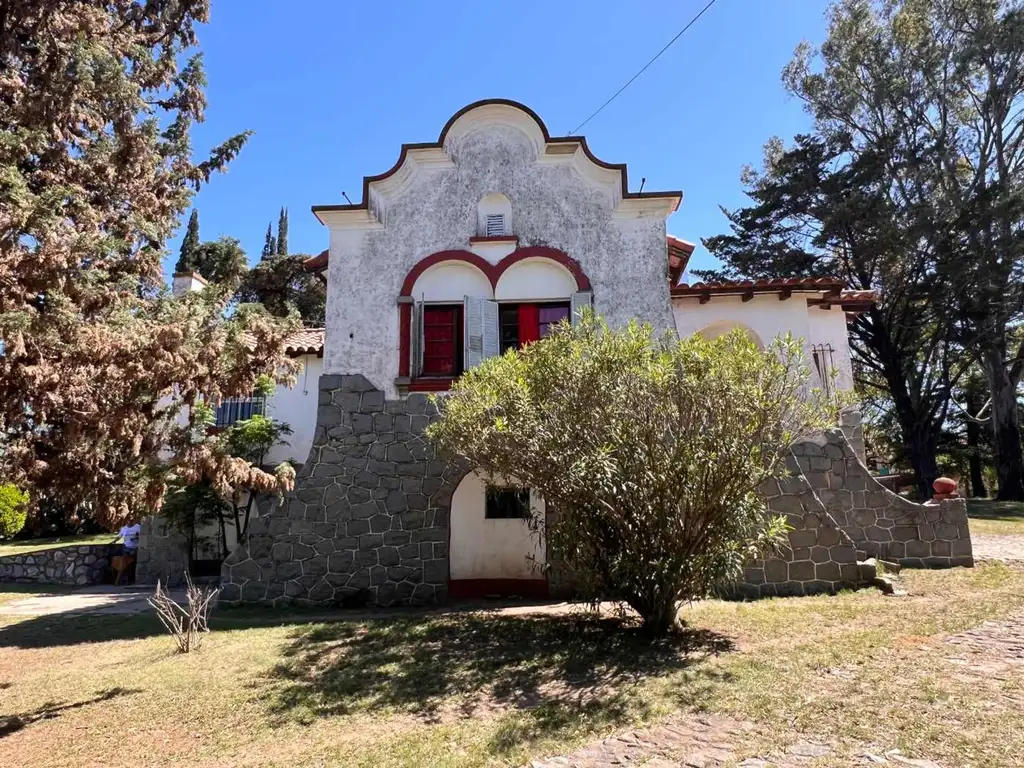 VENTA CASA CON PREDIO DE CANCHA DE FUTBOL LA FALDA