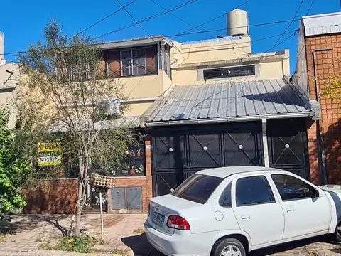 EN VENTA 2 CASAS UNA EN PLANTA BAJA Y OTRA EN PLANTA DE 3 AMBIENTES LOTE 8,66mx27m - FICHA 1867