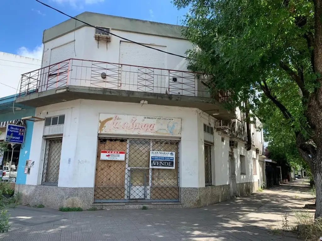 local comercial a la calle con depósito y 2 departamentos