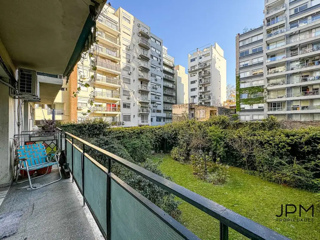 venta 3 ambientes al cfte en piso 1 con hermosa vista a Jardines del edificio