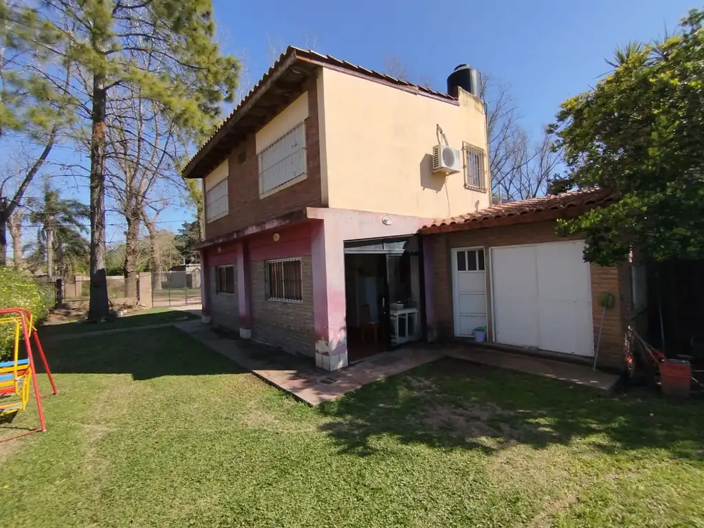 VENTA CASA 2 DORMITORIOS, JACUZZI y PILETA ROLDAN