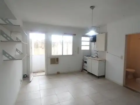 Venta Departamento monoambiente Olivos con balcón