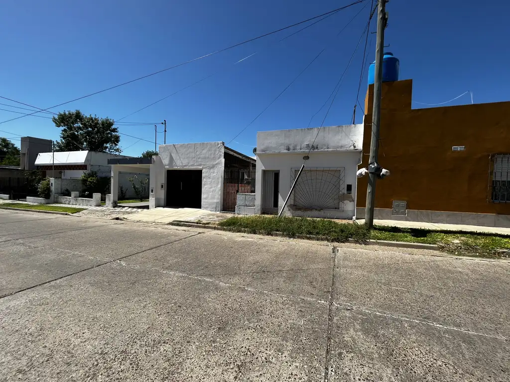 Vendo Casa con departamento en Concepción del Uruguay, Entre Ríos.