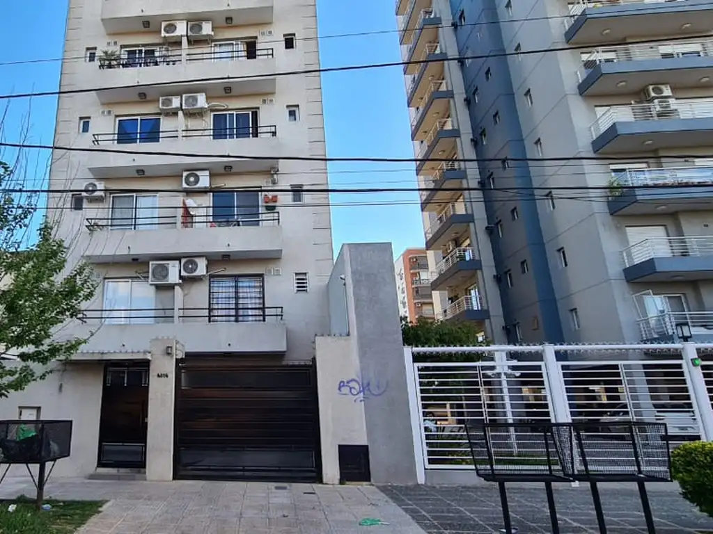 EN VENTA EN CASEROS CENTRO SOBRE BONIFACINI; HERMOSO DEPARTAMENTO DE 2 AMBIENTES - FICHA 8376