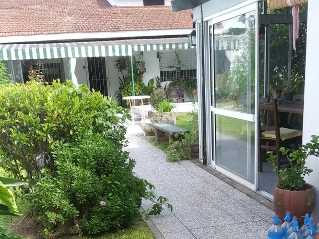 Casa en Venta - 6 ambientes - USD 320.000