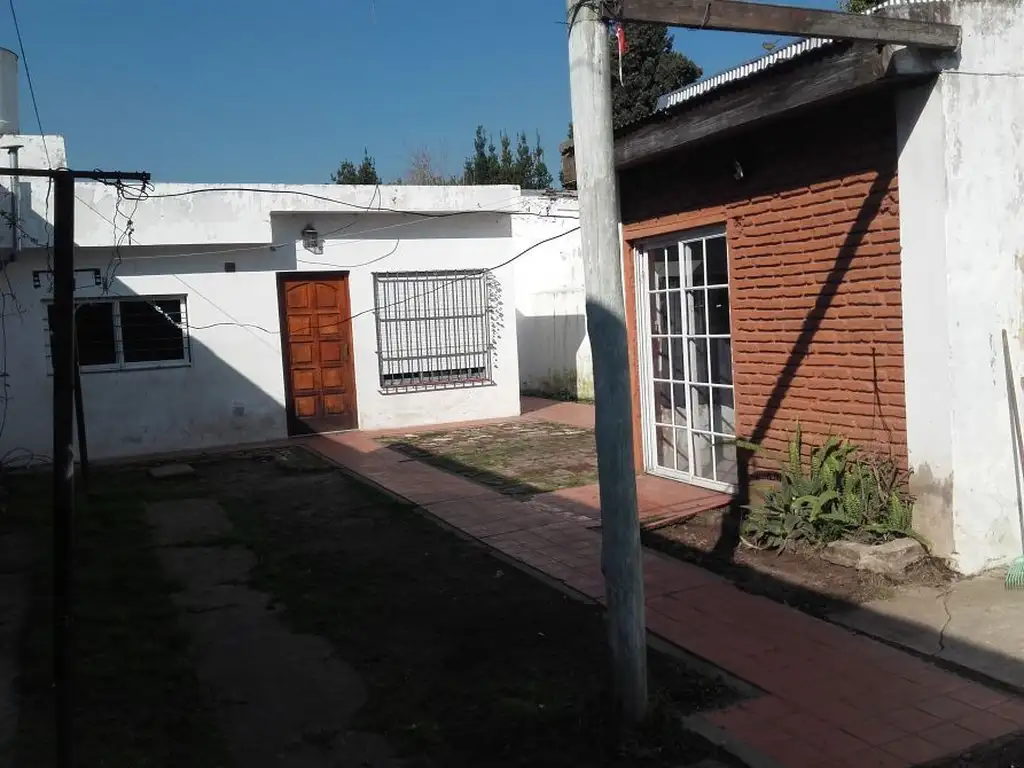 Casa en buena ubicación - oportunidad - retasada