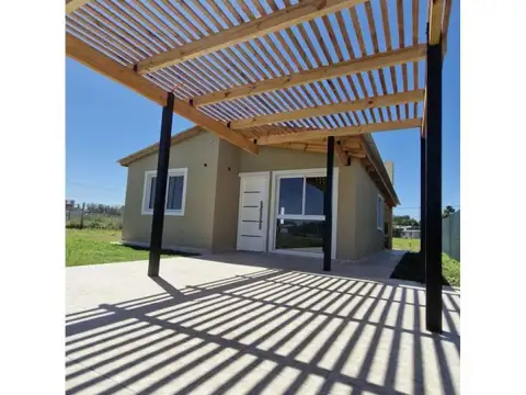 Hermosa Casa estilo Chalet dos dormitorios Pueblo Esther A Estrenar