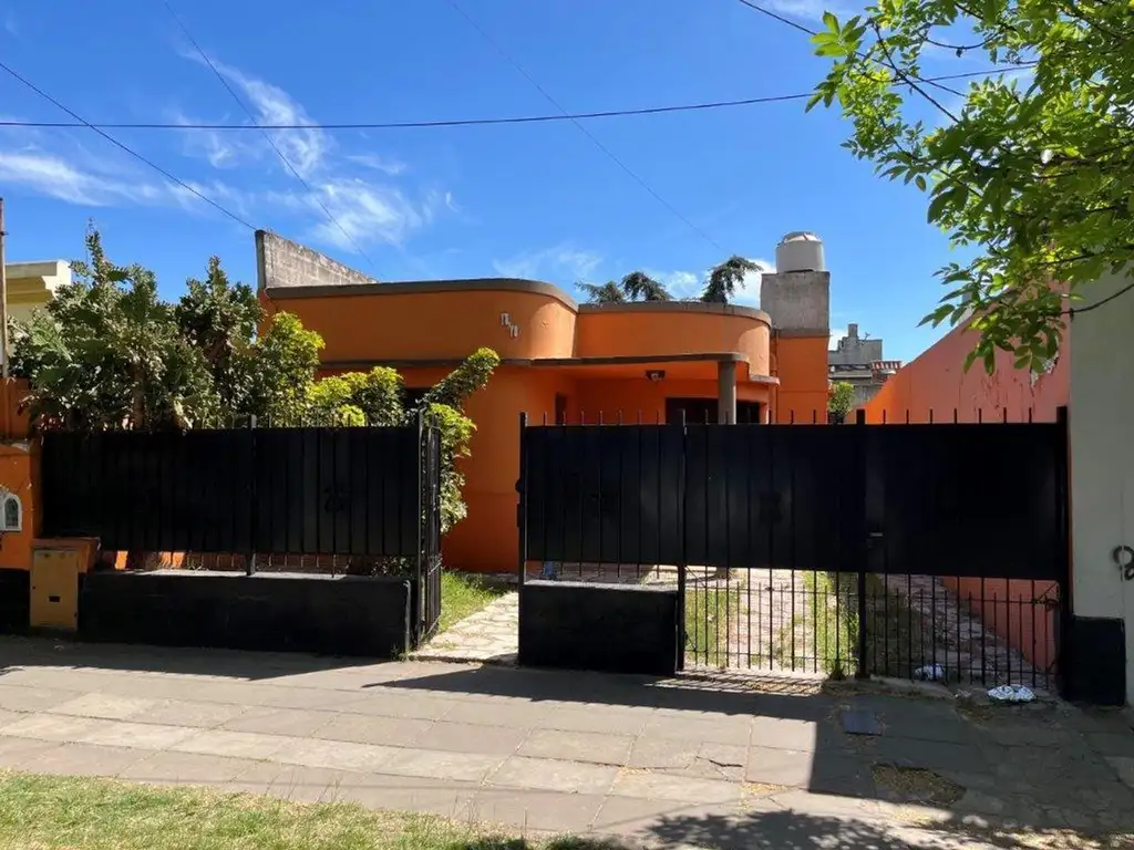 Casa Ituzaingó Sur centro.