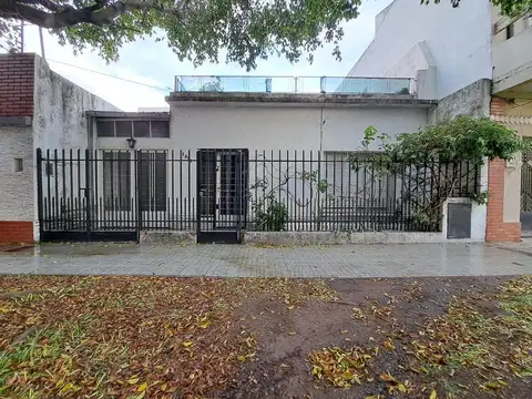 CASA LOTE PROPIO EN VENTA 3 AMBIENTES CON GARAJE Y TERRAZA