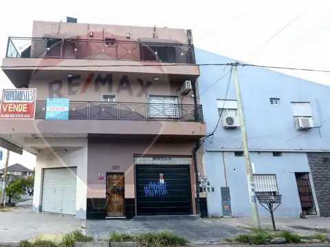 CASA EN VENTA 5 AMBIENTES CON COCHERA EN CASANOVA - Foto 0
