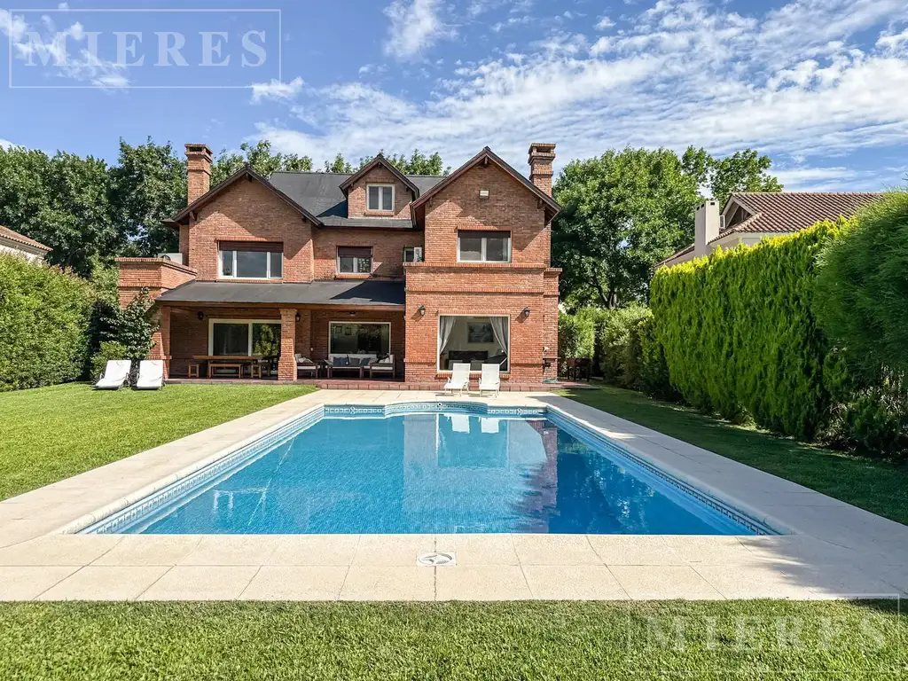 Casa en alquiler amoblada en Ayres de Pilar