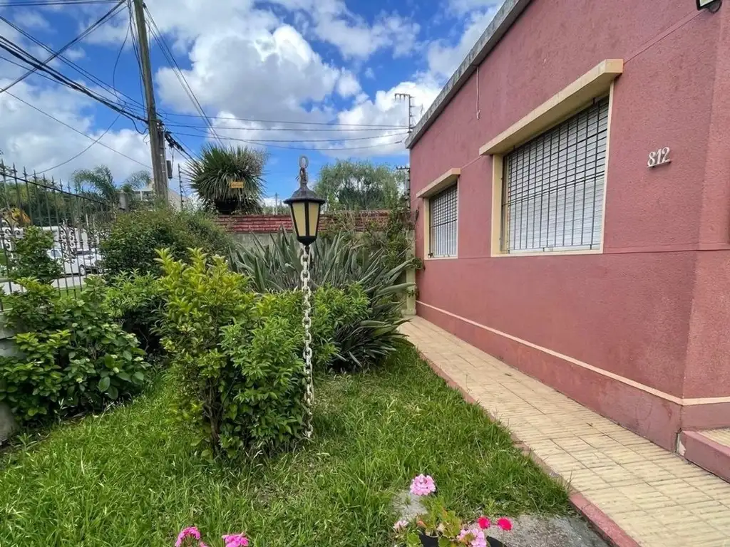 Alquiler casa tres dormitorios con garaje en Pando