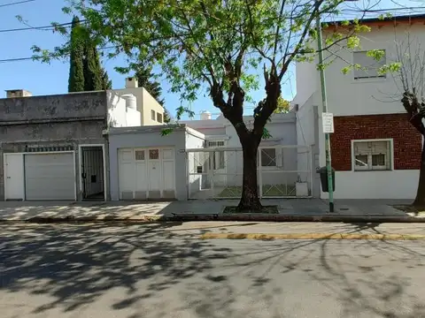 Casa en venta - 3 Dormitorios 2 Baños - Cocheras - 311Mts2 - Villa Urquiza