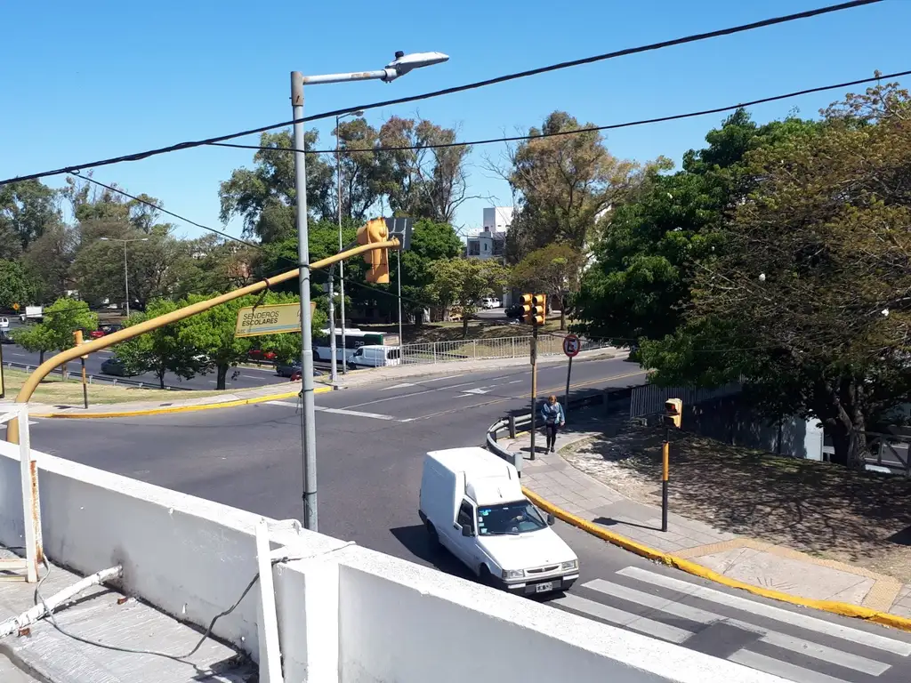 LOCAL DE 172 MTS2 CUBIERTOS, CON PLANTA ALTA Y TERRAZA, MATADEROS, ESQUINA, CABA.