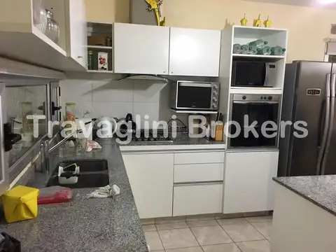 Casa en Venta - 3 dormitorios - USD 240.000